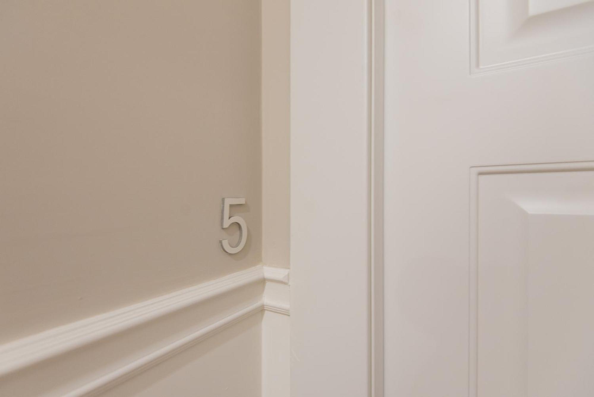 Five Boutique Rooms เนเปิลส์ ภายนอก รูปภาพ
