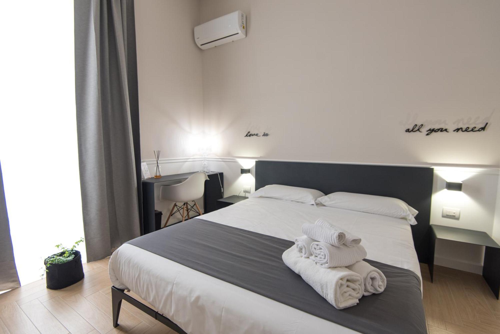 Five Boutique Rooms เนเปิลส์ ภายนอก รูปภาพ