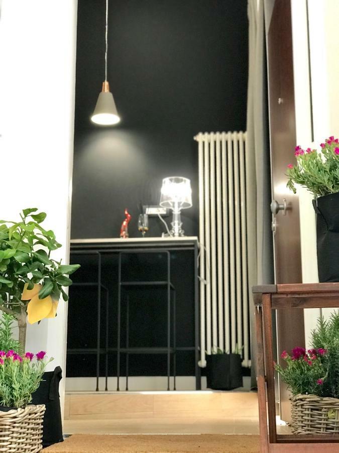 Five Boutique Rooms เนเปิลส์ ภายนอก รูปภาพ
