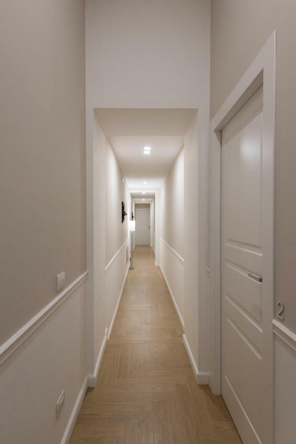 Five Boutique Rooms เนเปิลส์ ภายนอก รูปภาพ